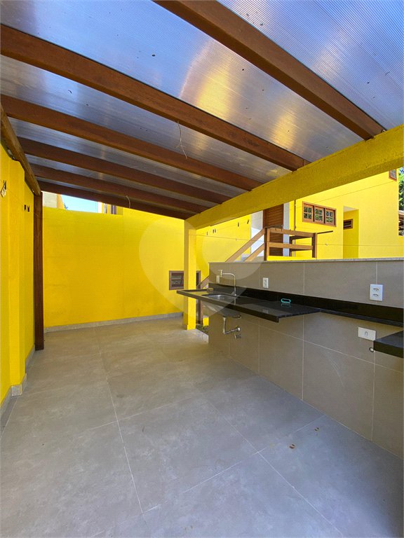 Casa à venda com 4 quartos, sendo 3 suítes, no condomínio Ipê Amarelo, Porto Seguro - BA