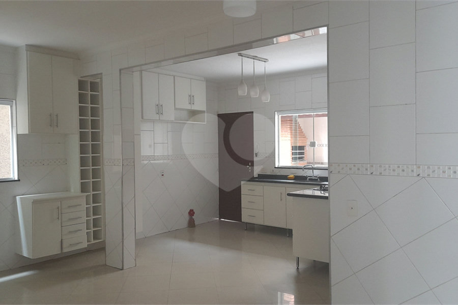 Sobrado à venda com 3 quartos, sendo 1 suíte, em Tremembé, São Paulo, SP