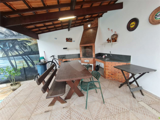 Casa Térrea à venda com 4 quartos, sendo 1 suíte,  em Interlagos, São Paulo, SP