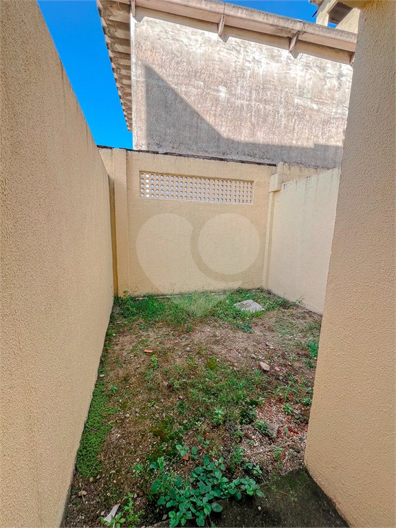 Casa à venda com 4 quartos, sendo 1 suíte, no condomínio Imperial Santa Cruz, Rio de Janeiro - RJ