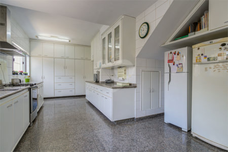 Sobrado à venda com 5 quartos, sendo 3 suítes, em Chácara Monte Alegre, São Paulo, SP