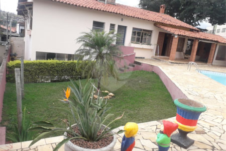 Casa à venda com 3 quartos, sendo 1 suíte,  no Centro, Socorro, SP