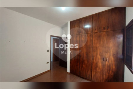 Casa à venda com 3 quartos, sendo 1 suíte, no condomínio Eldourado, São José dos Campos - SP