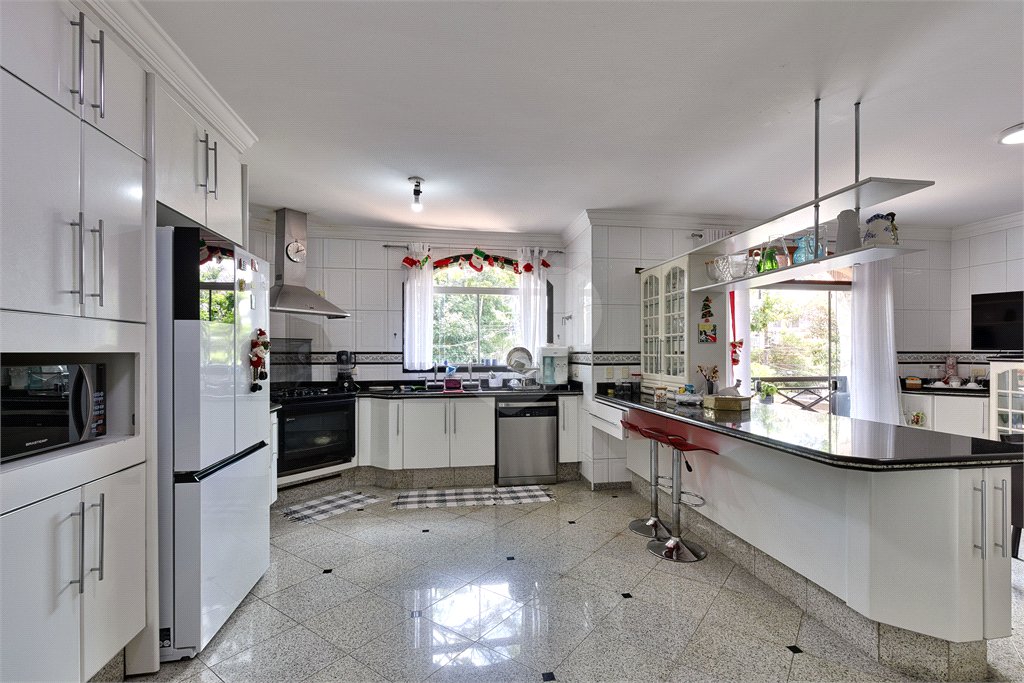 Casa à venda com 5 quartos, sendo 4 suítes, em Alto da Boa Vista, São Paulo, SP