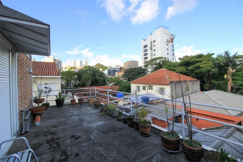 Casa à venda ou para alugar com 5 quartos, sendo 3 suítes, em Vila Madalena, São Paulo, SP