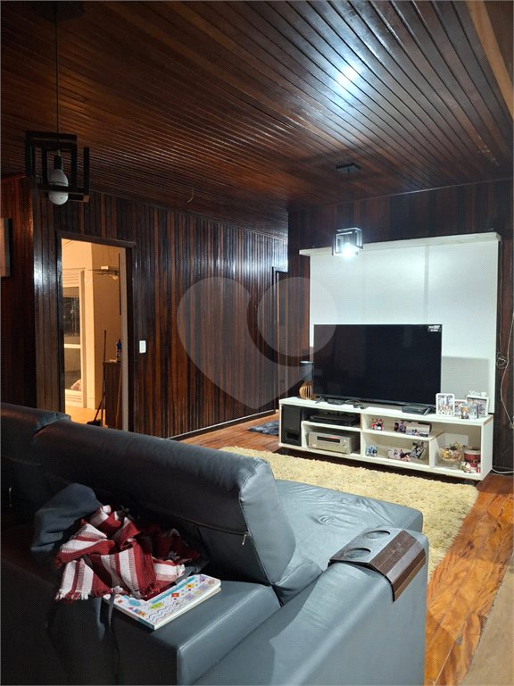 Casa à venda ou para alugar com 3 quartos, sendo 2 suítes, no condomínio Jardim da Montanha I, Mairiporã - SP