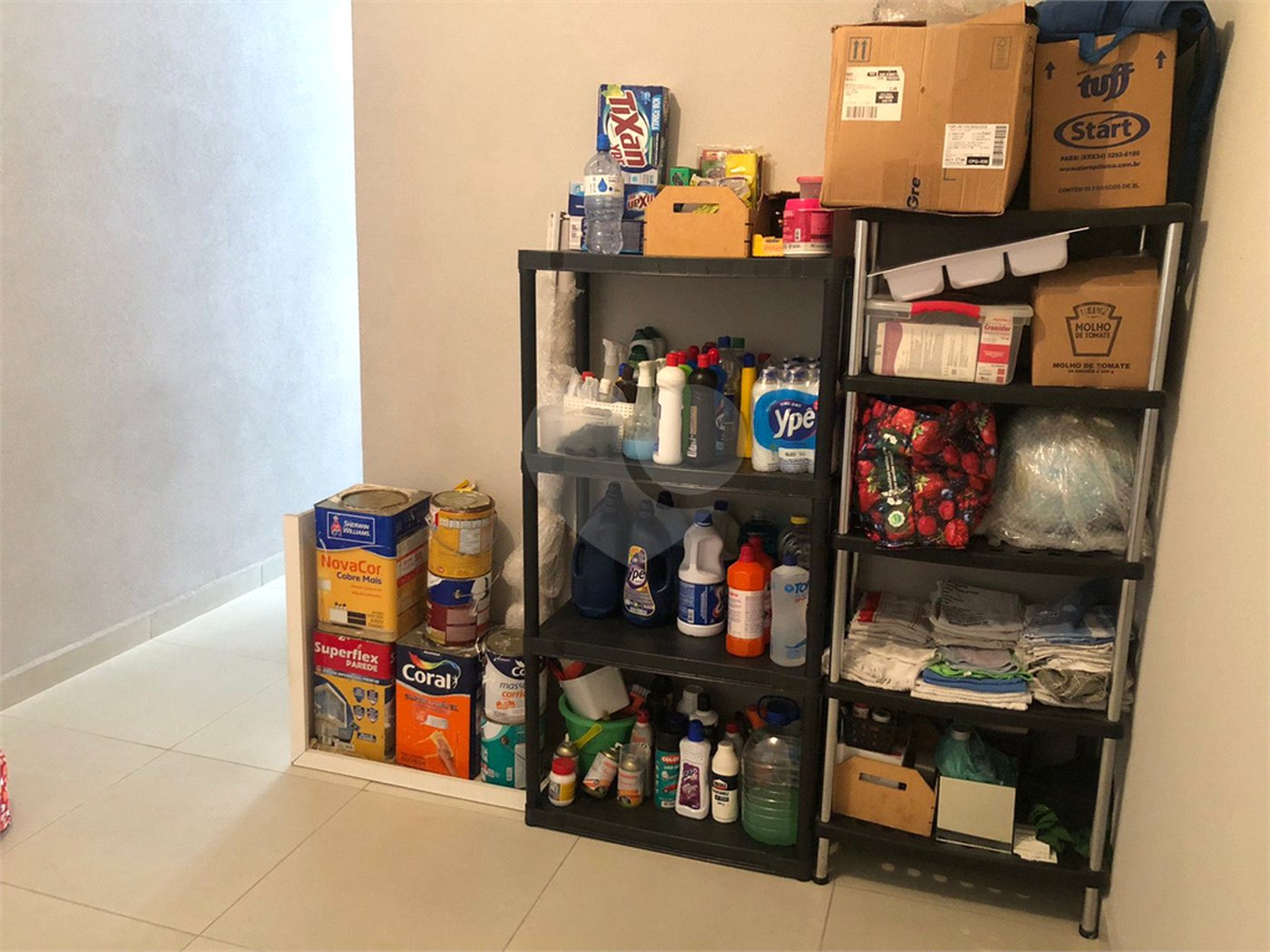 Casa à venda com 3 quartos, sendo 1 suíte, no condomínio Professora Romilde Nogueira de Sá, São Paulo - SP