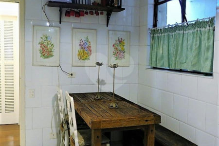 Casa à venda com 4 quartos, sendo 2 suítes, em Jardim Morumbi, São Paulo, SP