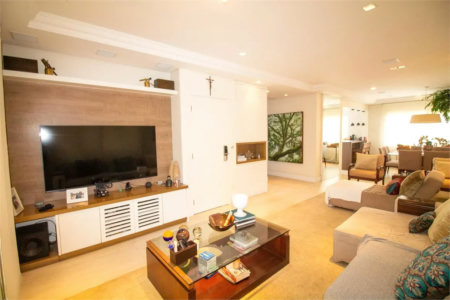 Casa à venda com 4 quartos, sendo 3 suítes, no condomínio Residencial Sans Souci, São Paulo - SP