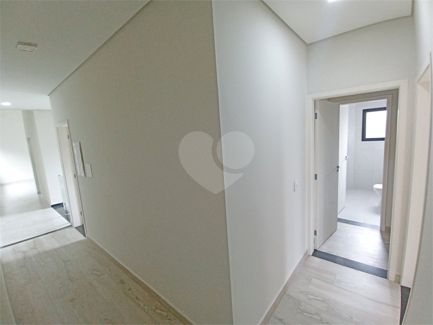 Casa à venda com 3 suítes no condomínio Reserva dos Jatobás, Louveira - SP