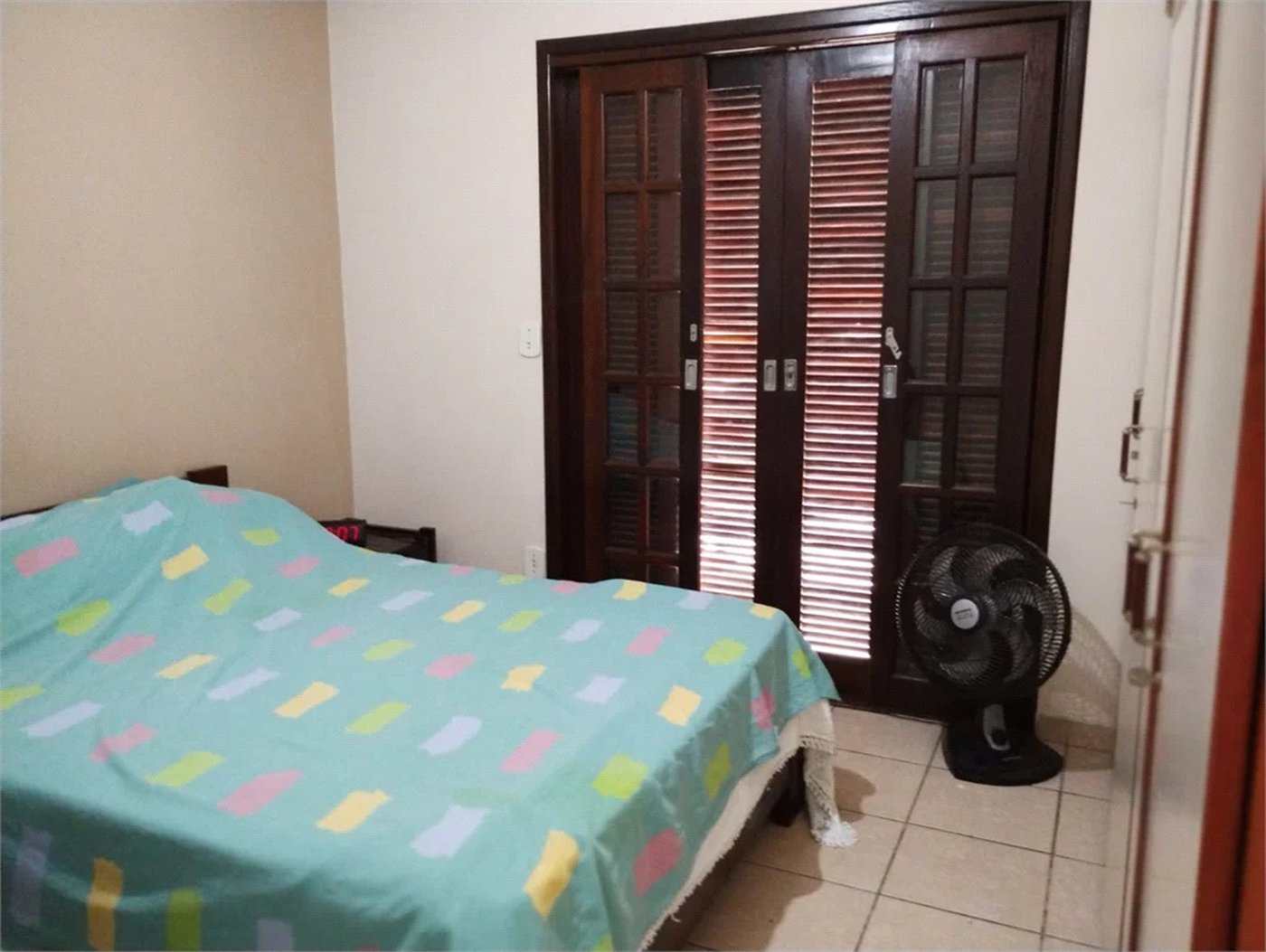 Sobrado à venda com 4 quartos, sendo 1 suíte, em Jardim Monte Kemel, São Paulo, SP