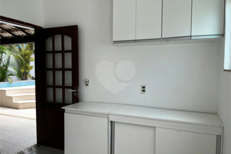 Casa à venda com 4 quartos, sendo 2 suítes, em Peró, Cabo Frio, RJ