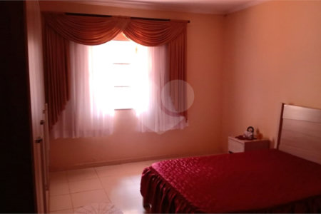 Casa à venda com 4 quartos, sendo 2 suítes,  em Jardim Terezópolis, Guarulhos, SP