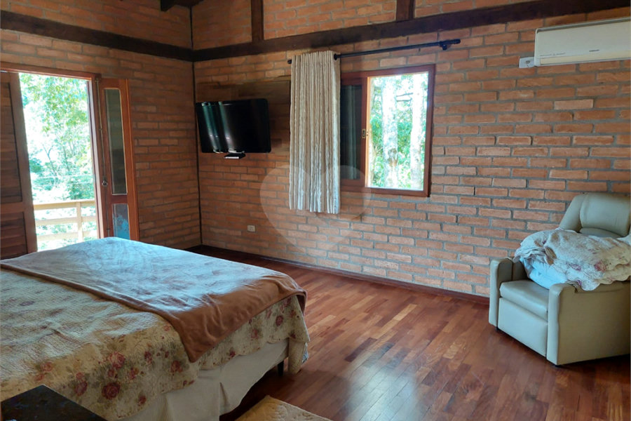 Casa à venda com 3 suítes em Roseira, Mairiporã, SP