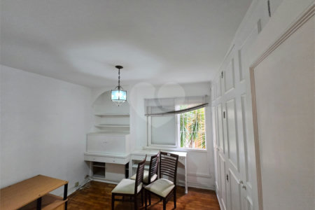 Apartamento à venda com 3 quartos, sendo 1 suíte, em Indianópolis, São Paulo, SP