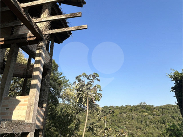 Casa à venda com 3 quartos, sendo 2 suítes,  no condomínio Alpes da Cantareira, Mairiporã - SP