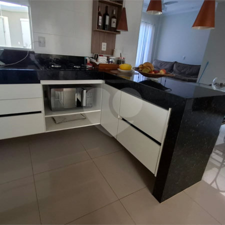 Casa Térrea de Alto Padrão à Venda – Próxima ao Shopping