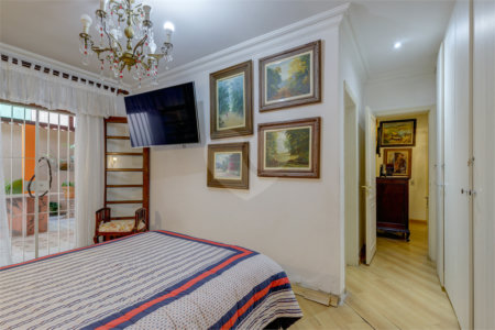 Casa Térrea à venda com 4 quartos, sendo 3 suítes, em Interlagos, São Paulo, SP