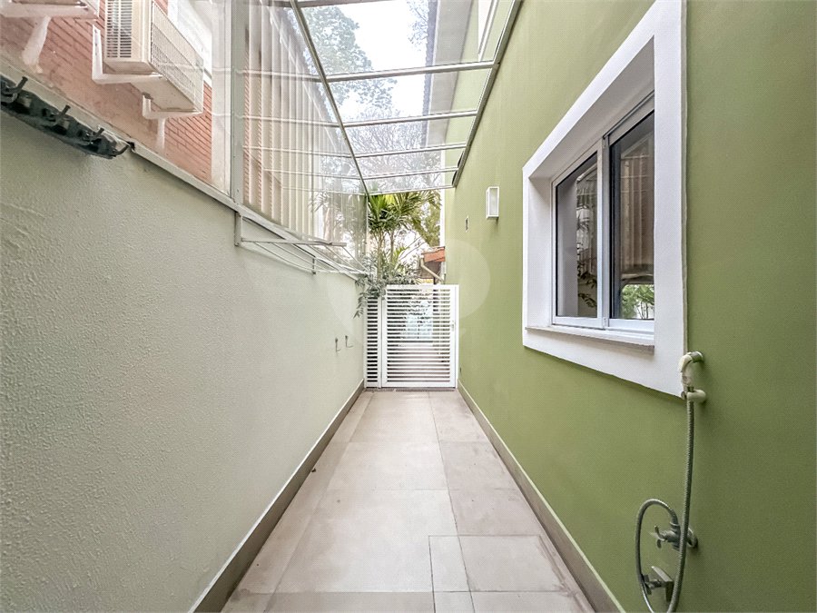 Casa à venda com 4 quartos, sendo 3 suítes, no condomínio Village Place, São Paulo - SP
