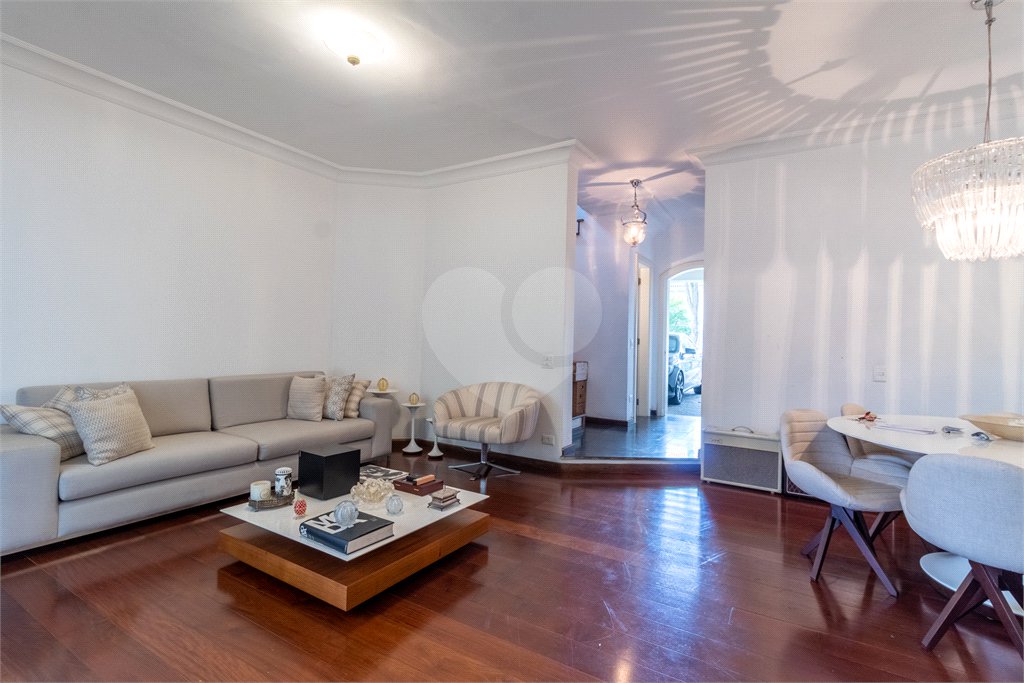 Casa à venda com 4 quartos, sendo 2 suítes,  no condomínio Vila das Flores, São Paulo - SP