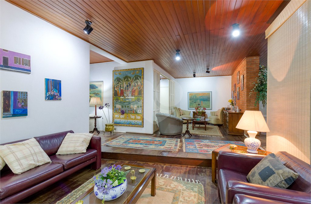 Casa Térrea à venda com 5 quartos, sendo 2 suítes, em Alto da Boa Vista, São Paulo, SP