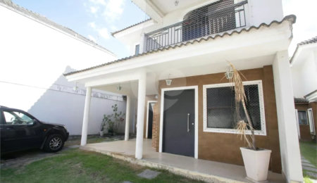 Casa à venda com 4 quartos, sendo 3 suítes,  no condomínio Lícia de Alvarenga, Rio de Janeiro - RJ