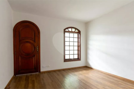 Casa à venda com 4 quartos, sendo 1 suíte, em Vila Tiradentes, São Paulo, SP