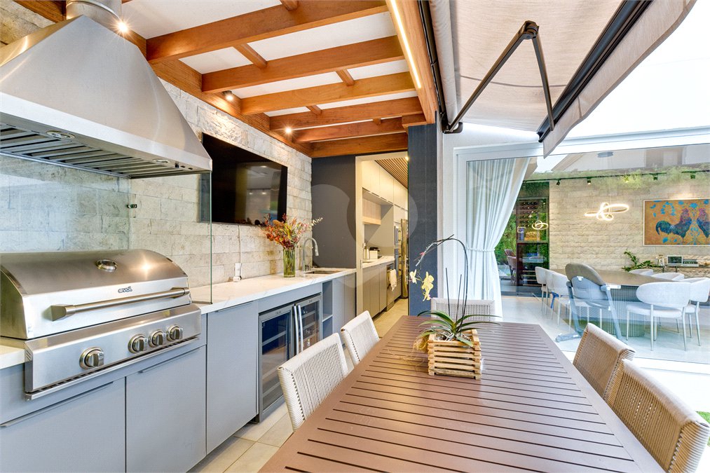 Casa à venda com 4 suítes no condomínio Jardim Flora, São Paulo - SP