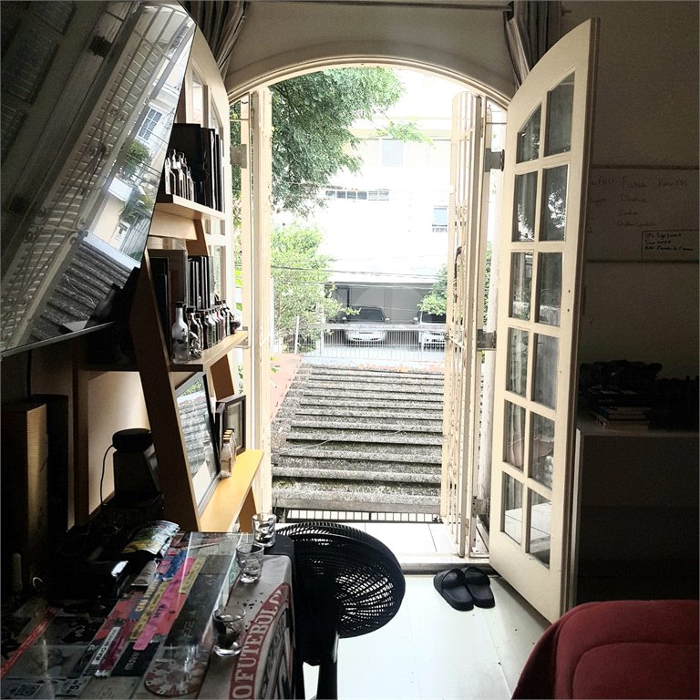 Sobrado à venda com 4 quartos, sendo 2 suítes, em Jardim Leonor, São Paulo, SP