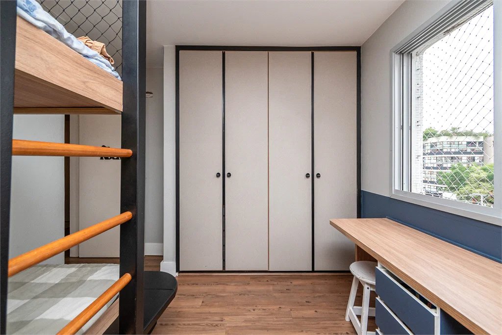 Apartamento à venda com 3 quartos, sendo 1 suíte,  em Vila Madalena, São Paulo, SP