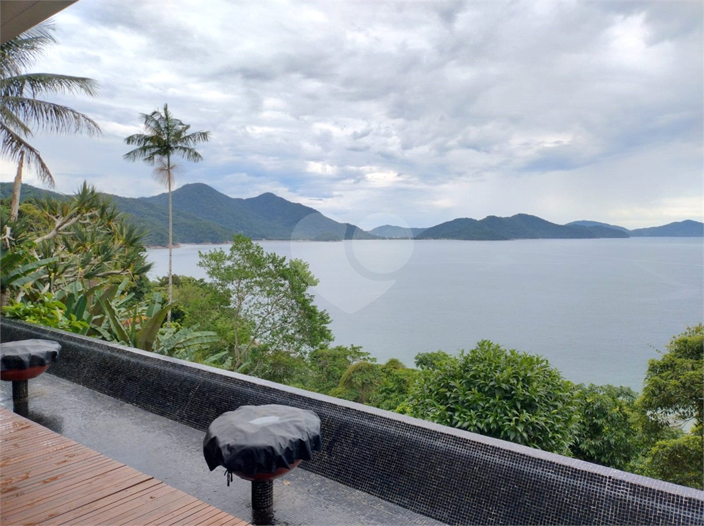 Casa à venda com 4 suítes em Praia Vermelha, Ubatuba, SP