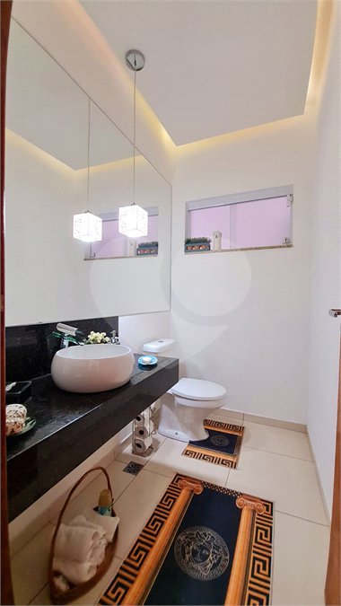 Sobrado à venda com 3 quartos, sendo 1 suíte,  em Jardim Leocádia, Sorocaba, SP