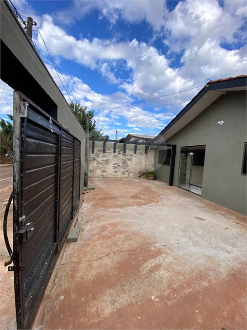 Casa para alugar com 3 quartos, sendo 1 suíte, em Parque das Aroeiras, Ponta Porã, MS