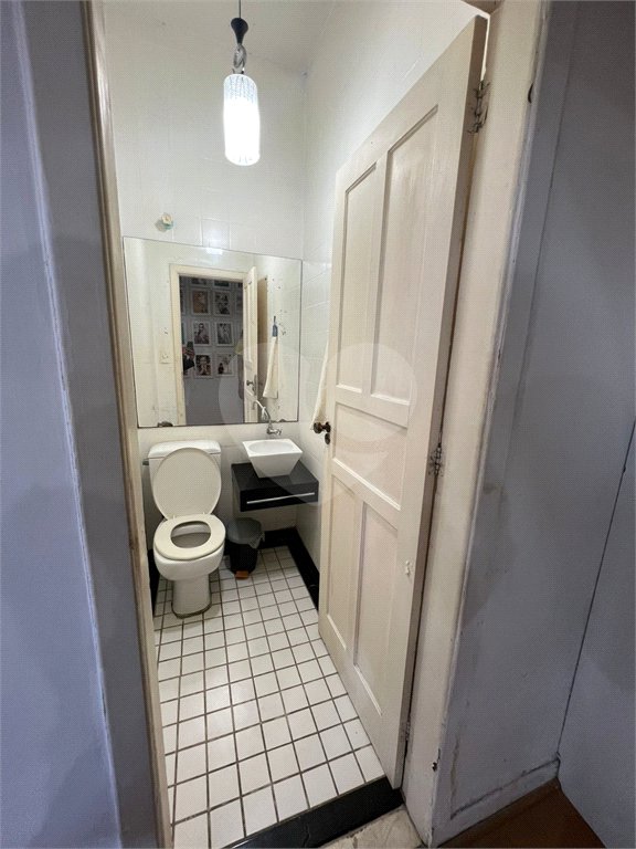 Casa à venda com 4 quartos, sendo 1 suíte,  em Jardim Colombo, São Paulo, SP