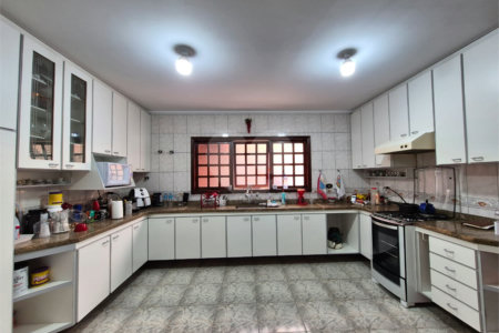 Casa à venda com 3 quartos, sendo 1 suíte, em Parque São Domingos, São Paulo, SP