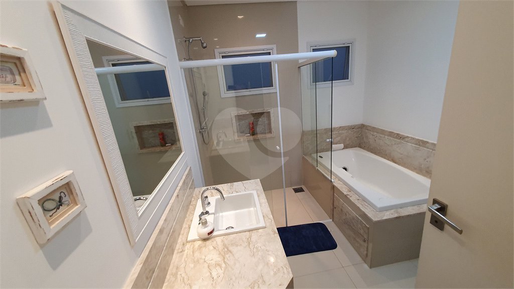 CASA A VENDA NO URBANOVA COM 390M², 5 DORMITORIOS, 6 BANHEIROS, PISCINA, 3 VAGAS, Sjc