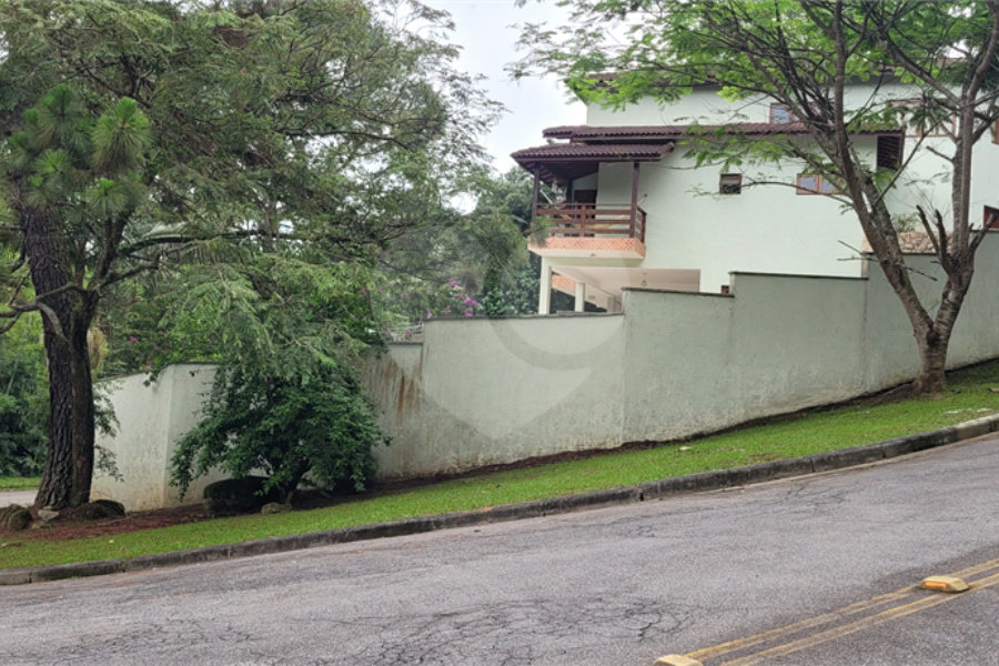 Casa à venda com 4 quartos, sendo 2 suítes, no condomínio Alpes da Cantareira, Mairiporã - SP