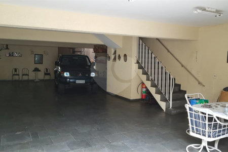 Sobrado à venda com 3 suítes em Vila Gumercindo, São Paulo, SP