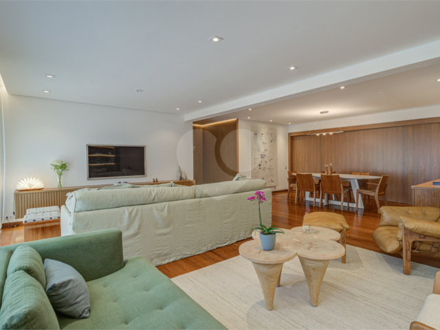 Apartamento à venda com 4 quartos, sendo 1 suíte,  em Alto da Boa Vista, São Paulo, SP