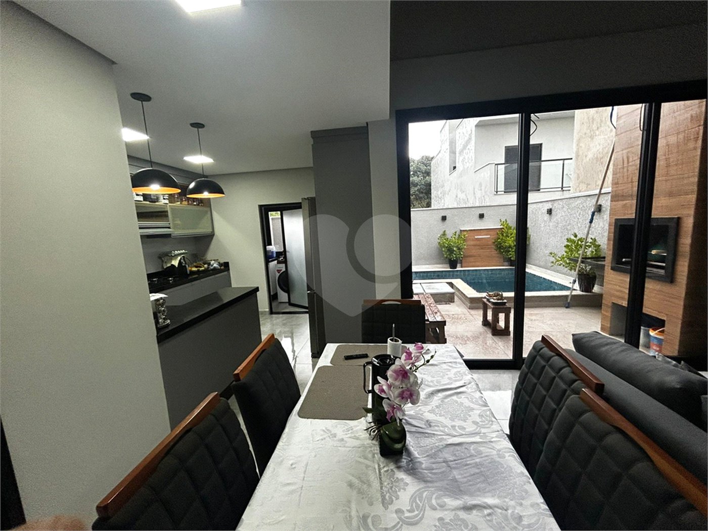 Casa à venda com 2 quartos, sendo 1 suíte,  no condomínio Lago dos Ipês, Itapetininga - SP