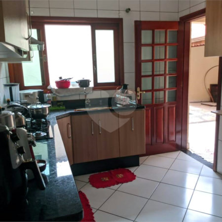 Sobrado à venda com 3 quartos, sendo 1 suíte,  em Jardim Vitória, Suzano, SP