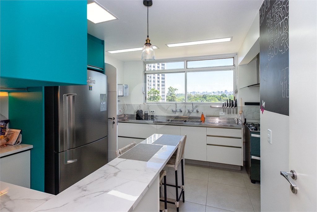 Apartamento para venda em Moema com 185m², 3 dormitórios sendo 1 suíte e 1 vaga