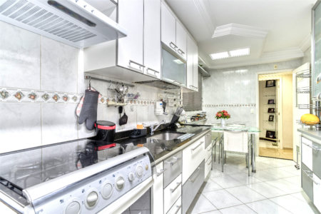 Apartamento à venda com 4 quartos, sendo 3 suítes, em Alto da Boa Vista, São Paulo, SP
