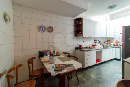 Casa à venda com 3 quartos, sendo 1 suíte,  no condomínio Jardim Hipico, São Paulo - SP