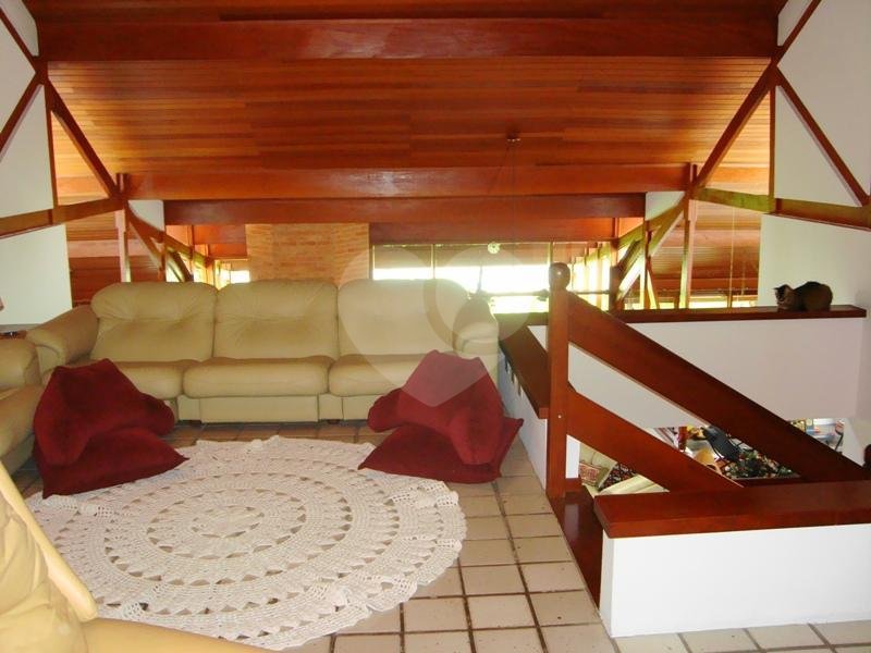 Sobrado à venda com 4 quartos, sendo 2 suítes, em Tremembé, São Paulo, SP