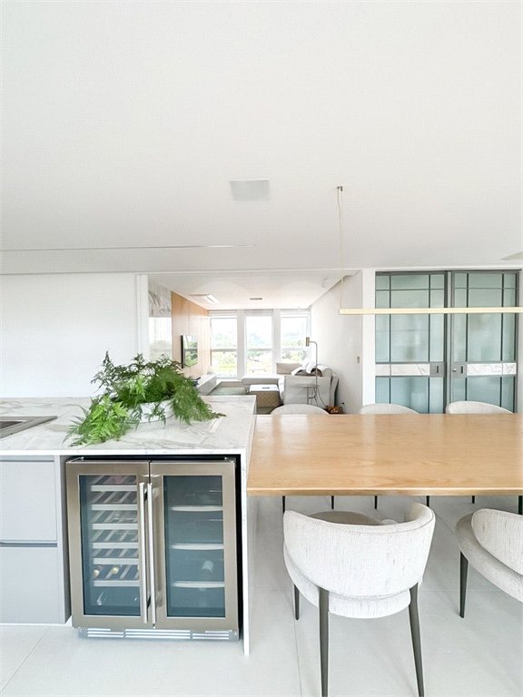 Apartamento à venda com 4 suítes em Vila Cordeiro, São Paulo, SP
