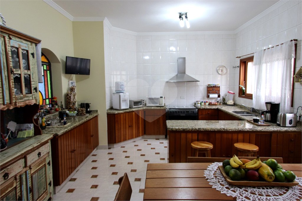 Casa à venda ou para alugar com 3 suítes em Vila Petrópolis, Atibaia, SP