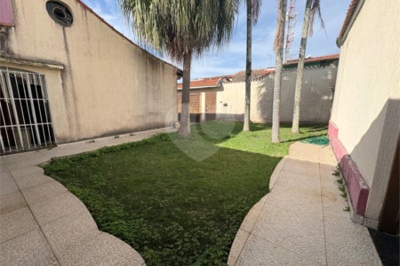 Casa à venda com 4 quartos, sendo 2 suítes,  em Vila Oliveira, Mogi das Cruzes, SP