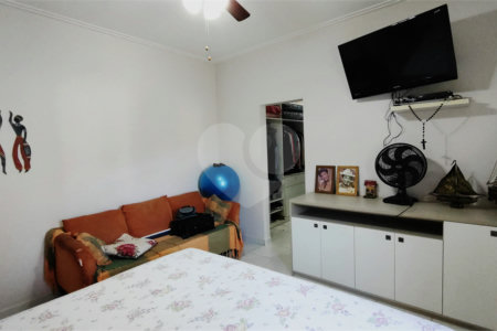 Casa à venda com 4 quartos, sendo 2 suítes, no condomínio Parque Chapada Itu, Itu - SP