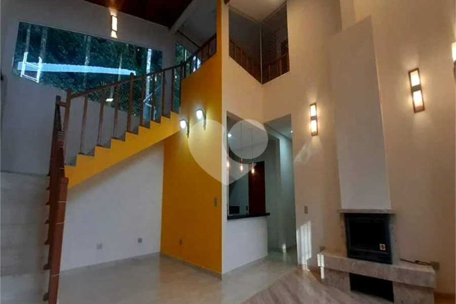 Casa à venda com 3 quartos, sendo 1 suíte, no condomínio Jardim da Montanha I, Mairiporã - SP